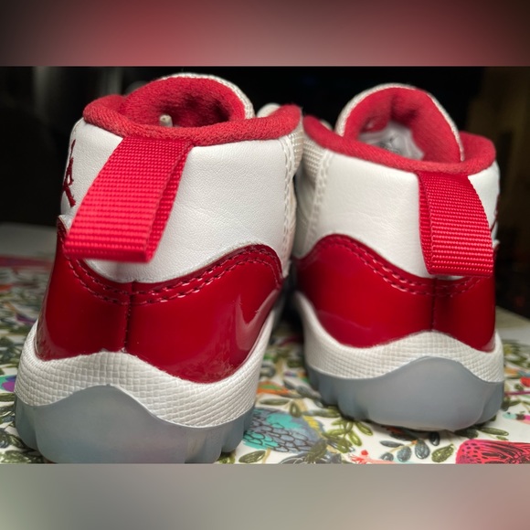 Toddler Jordan 11 - Picture 14 of 16